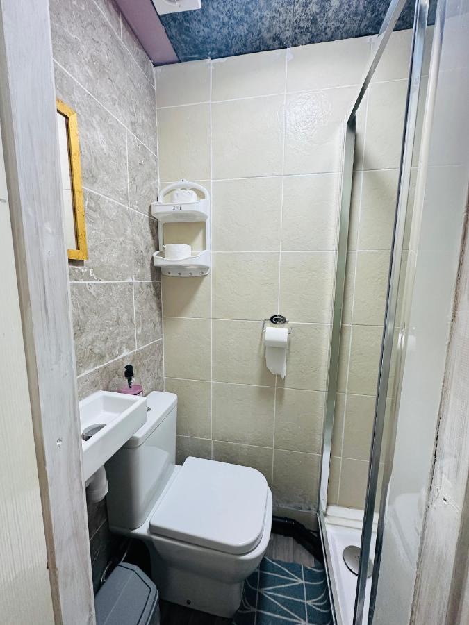 Unique Private Rooms บอลตัน ภายนอก รูปภาพ
